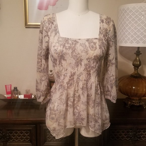 Romantic Ruched Floral Top - Picture 1 of 8